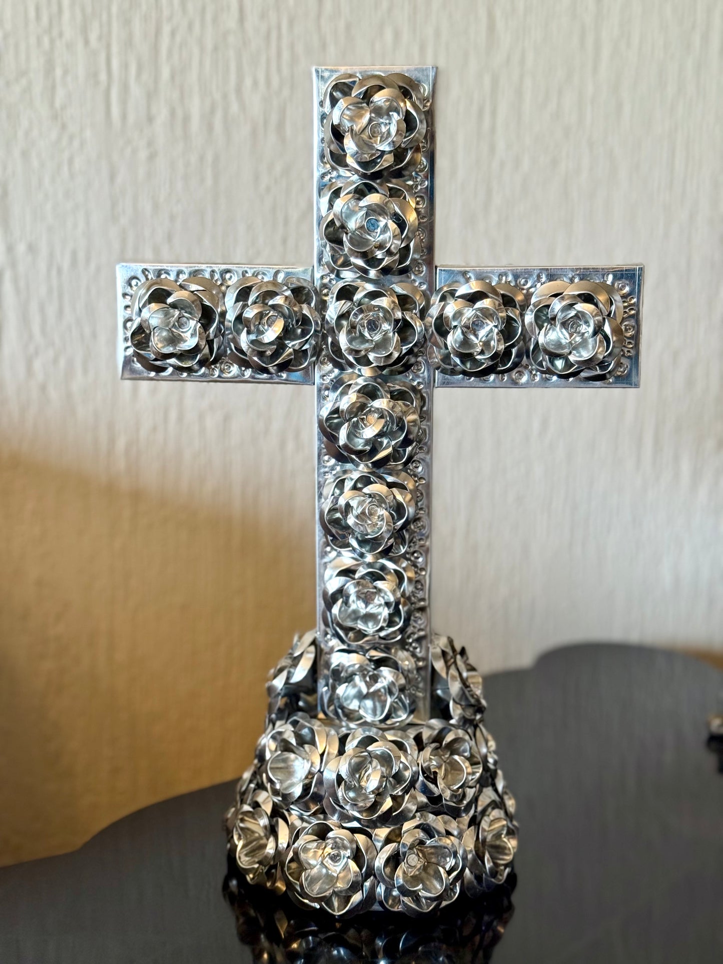 Cruz de Hojalata con Base